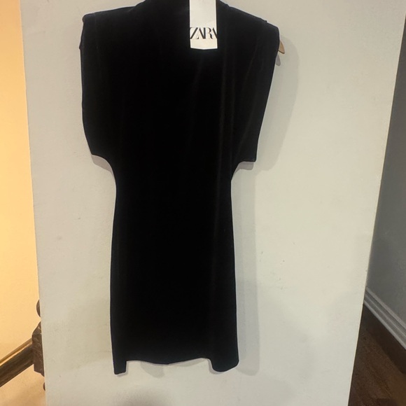 NWT ZARA Black Velvet Mini Dress – Size M – Structured Sleeves - Picture 5 of 11
